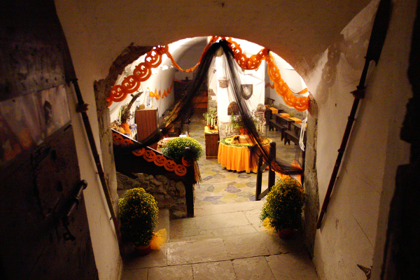 Sala addobbata per Halloween